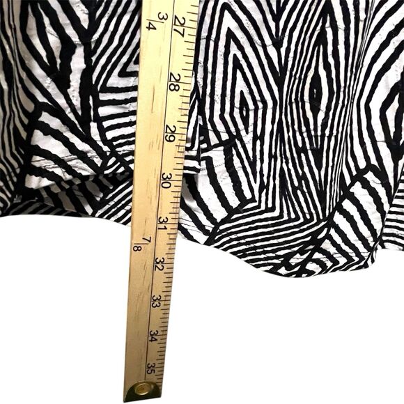 Avenue Cold Shoulder Flowy Women's Blouse, Black and Gray, Plus Size 26 / 28 NWT - Picture 5 of 6